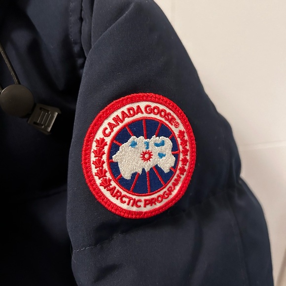 Mens Canada goose MacMillan parka 
Asking $700
Size med 
Like new - Picture 2 of 6